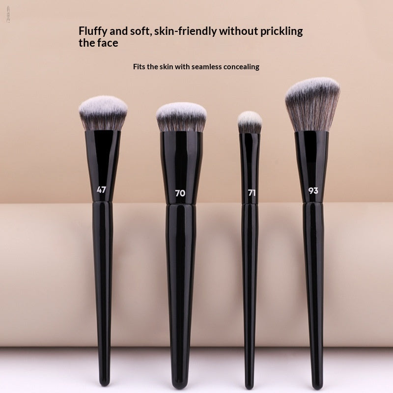 Brosse de maquillage souple et illuminante pour masques sans encombre