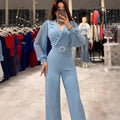 Combinaison de saut avec manches longues plissées Et un collier de Blazer