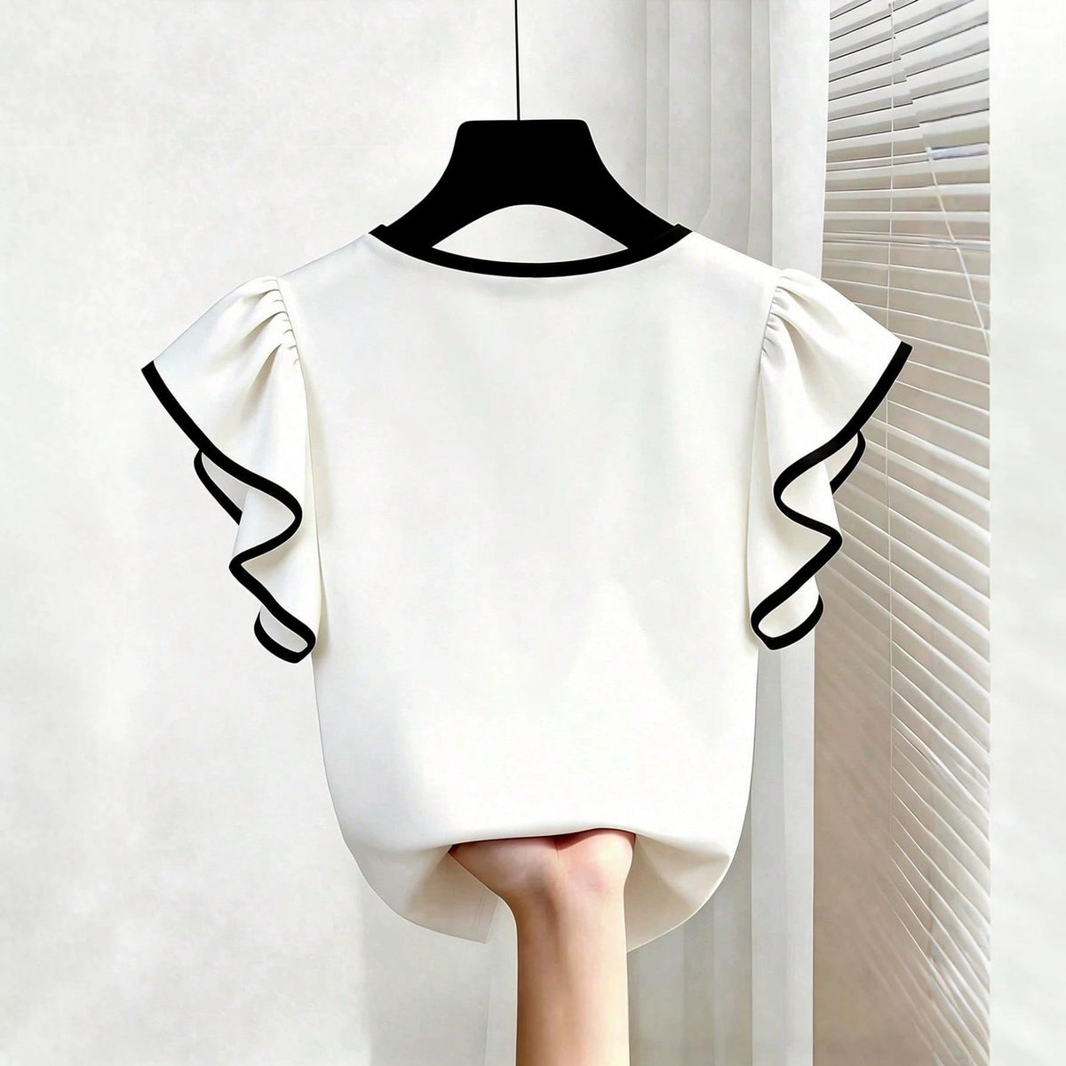T-shirt contrastant polyvalent à col V à manchette pour femmes