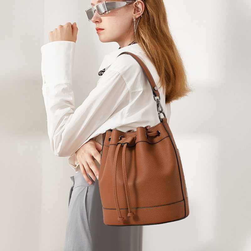 Sac à main texturé et sac croisé