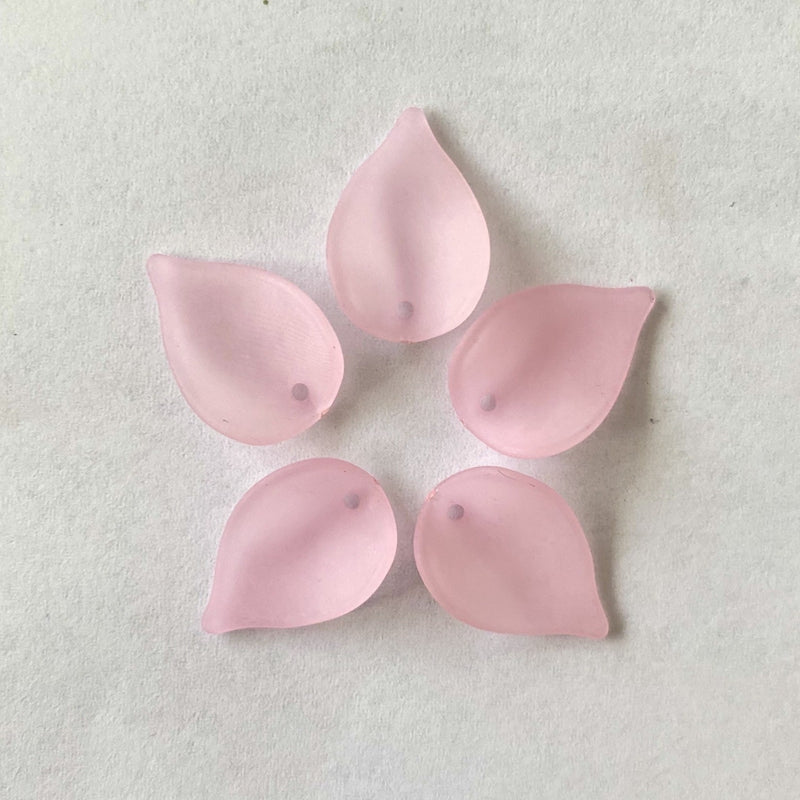 Charms de pétale en acrylique givré