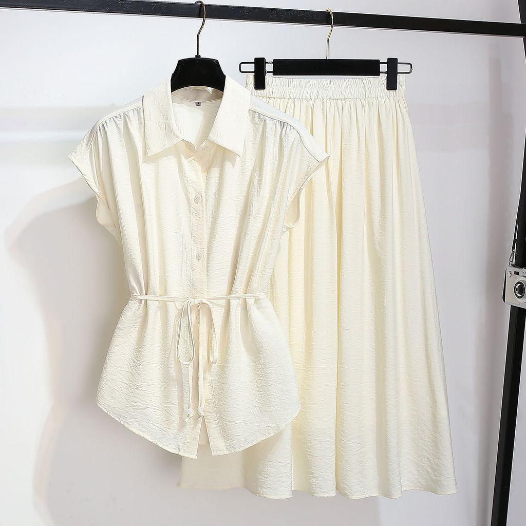 Blouse sans manches Tencel associée à une jupe