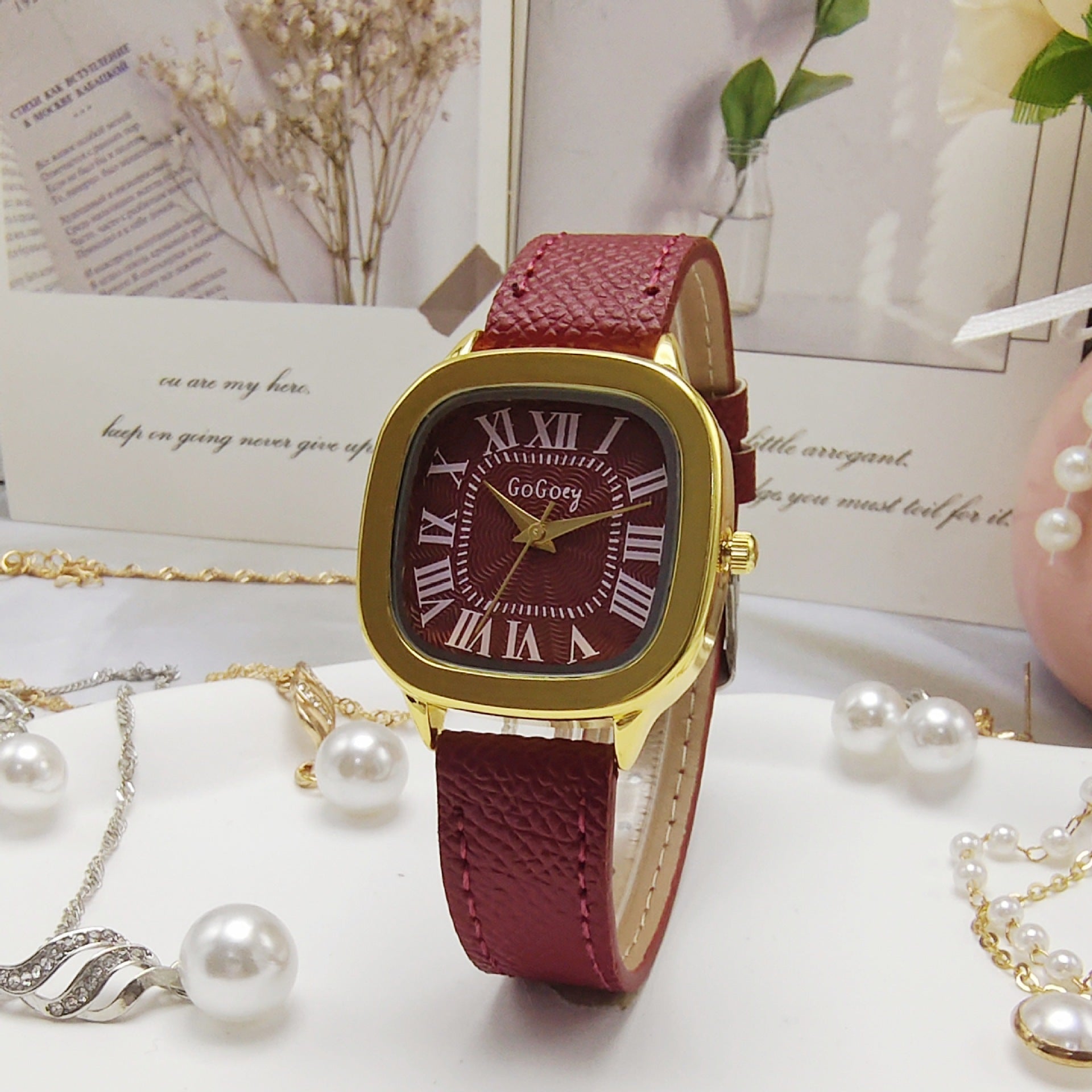 Montre de bracelet en cuir rétro pour femmes