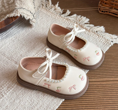 Girls' leather shoes for spring and autumn