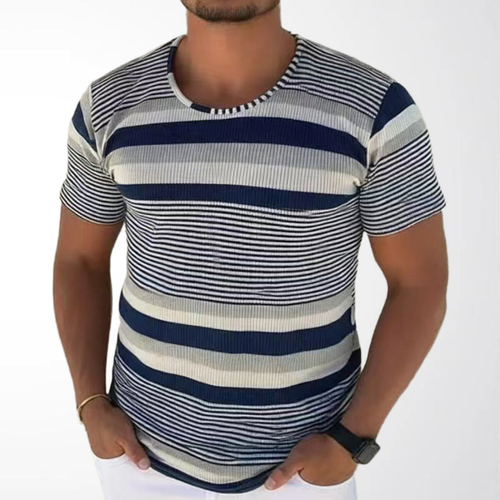 Des vêtements rayés de printemps et d'été pour hommes