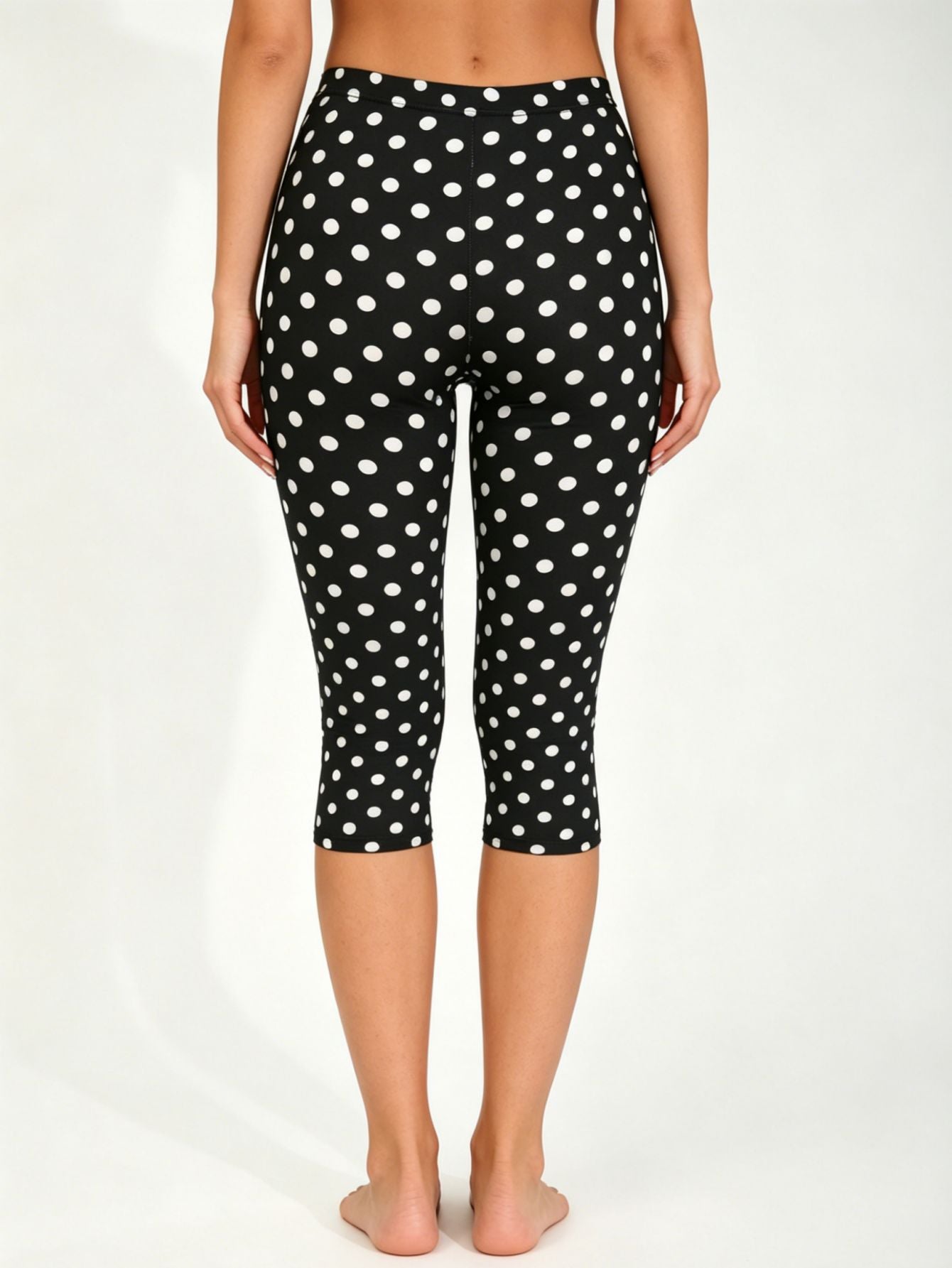 Base noire avec pois blancs