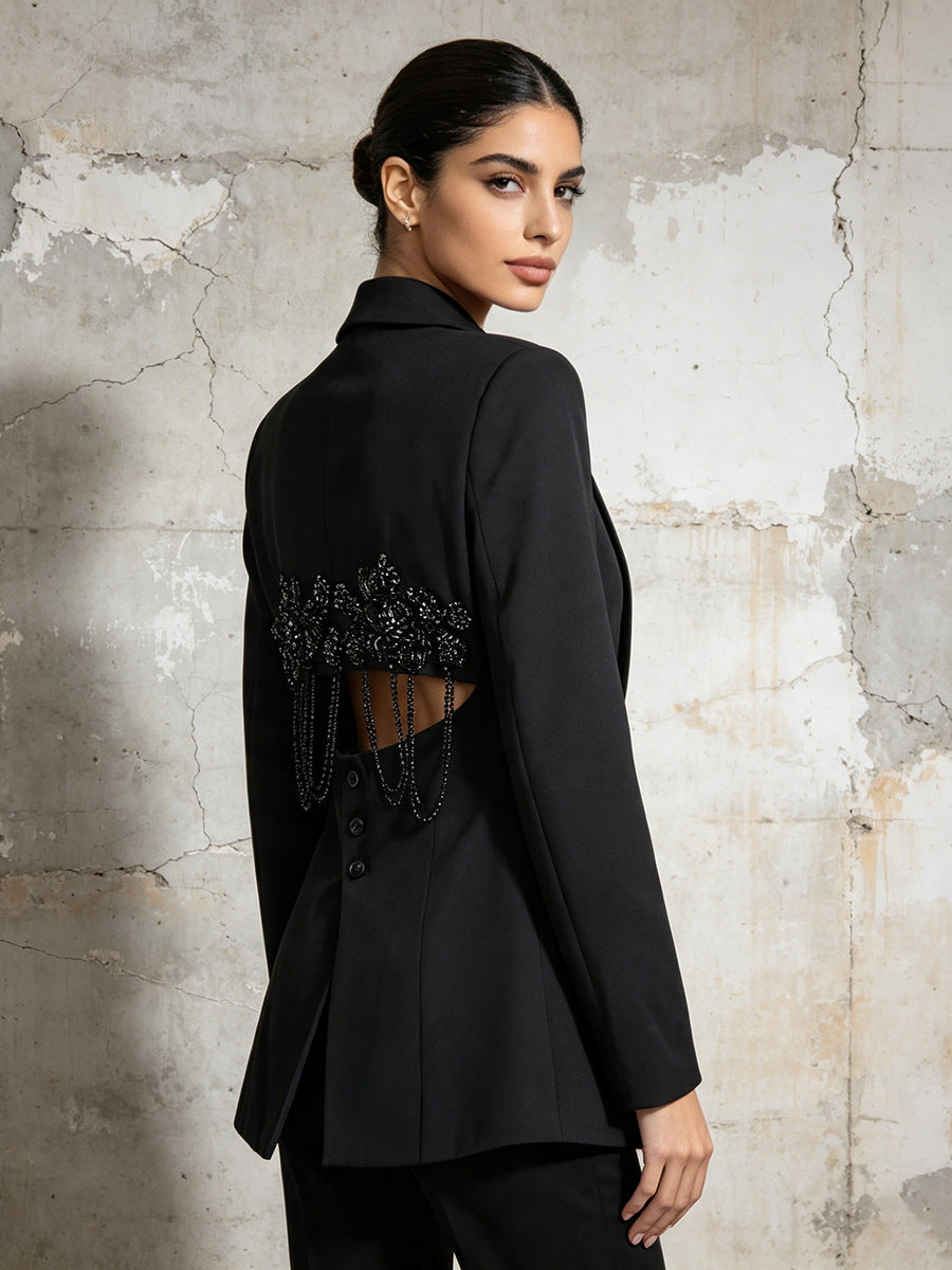 Blazer à dos ouvert avec des perles et détails floraux