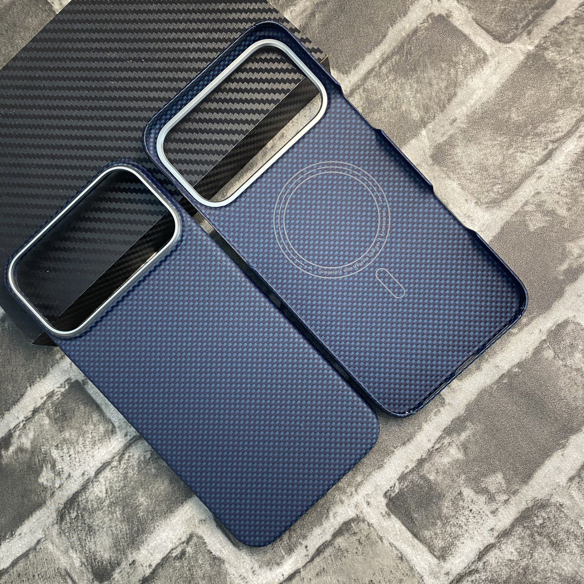 Magnetic Compatible Kevlar Carbon Fiber Phone Protective Cover
