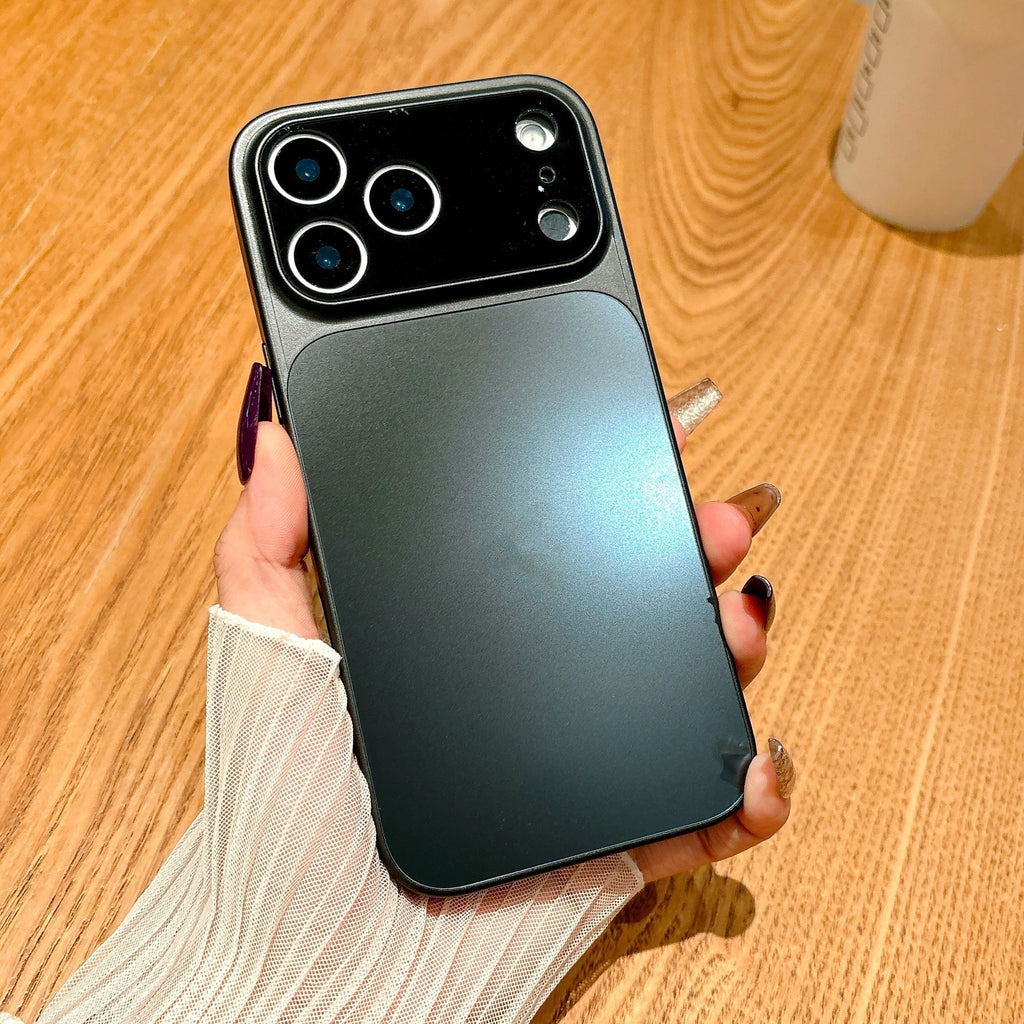 Boîtier grand format pour iPhone avec une finition douce et résistante à la chute