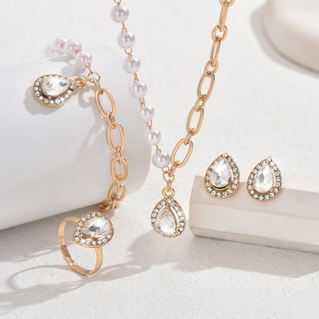 Boucles d'oreilles à goutte d'eau incrustées au diamant