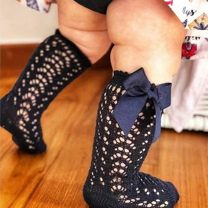 Chaussettes de longueur moyenne en maille de couleur solide pour enfants avec boucles amovibles