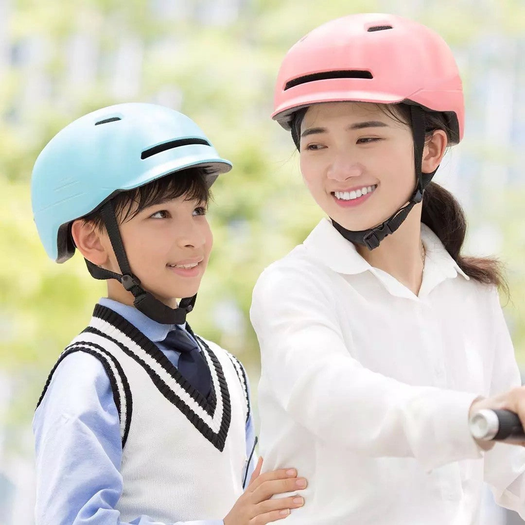 Casque intelligent d'équitation de lumière urbaine