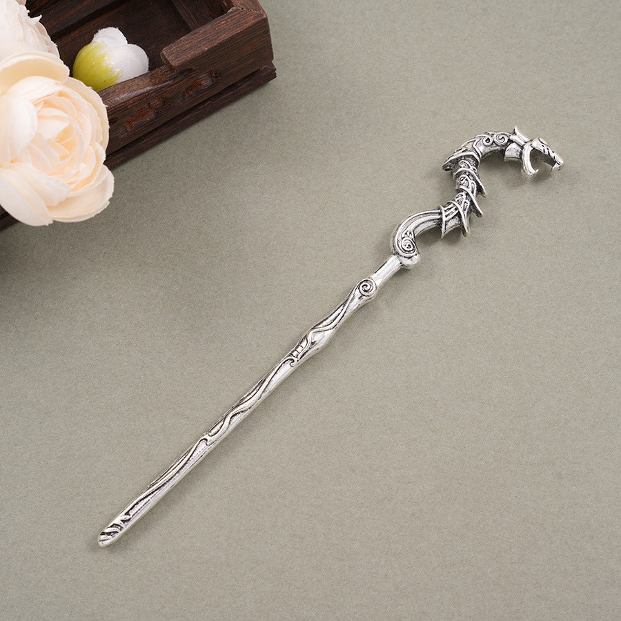 Tomahawk-shaped hairpin