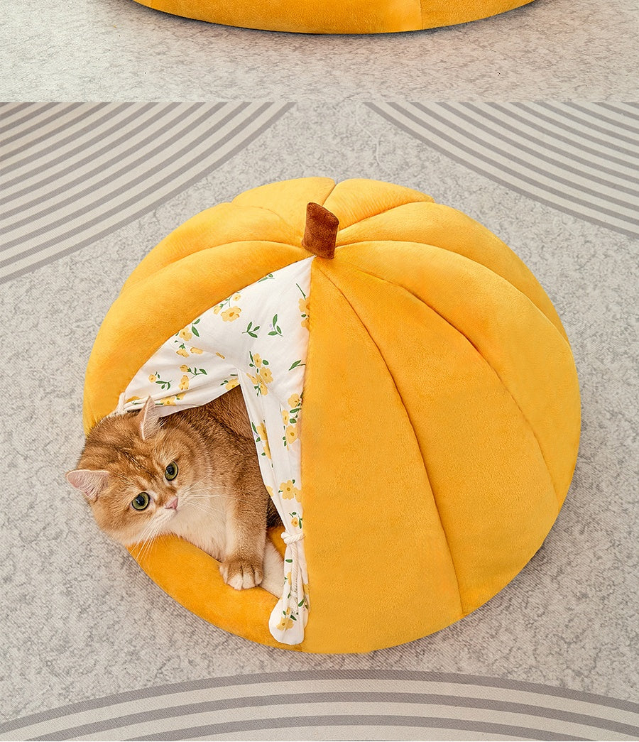Lit de chat en forme de citrouille