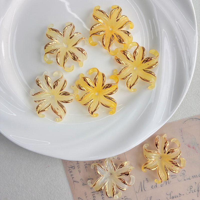 Charms de fleurs d'iris acrylique dorés à deux tons