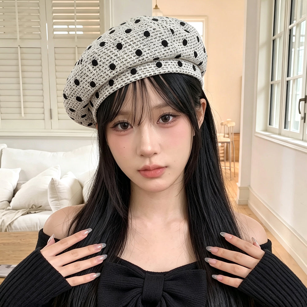 La mode de style coréen présente une large gamme de bérets en laine avec Polka Do
