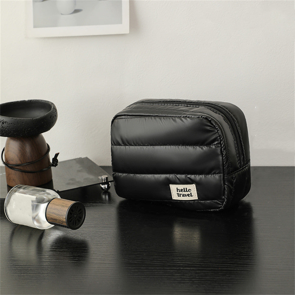 Sac de maquillage élégant de taille moyenne avec finition perle subtileElégant et spacieux