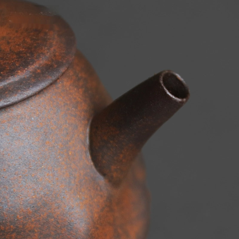 Petit théière à la main en pierre minérale et céramique