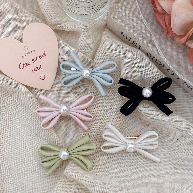 Clip latéral Bangs Pearl Bow Une paire de clips de canard