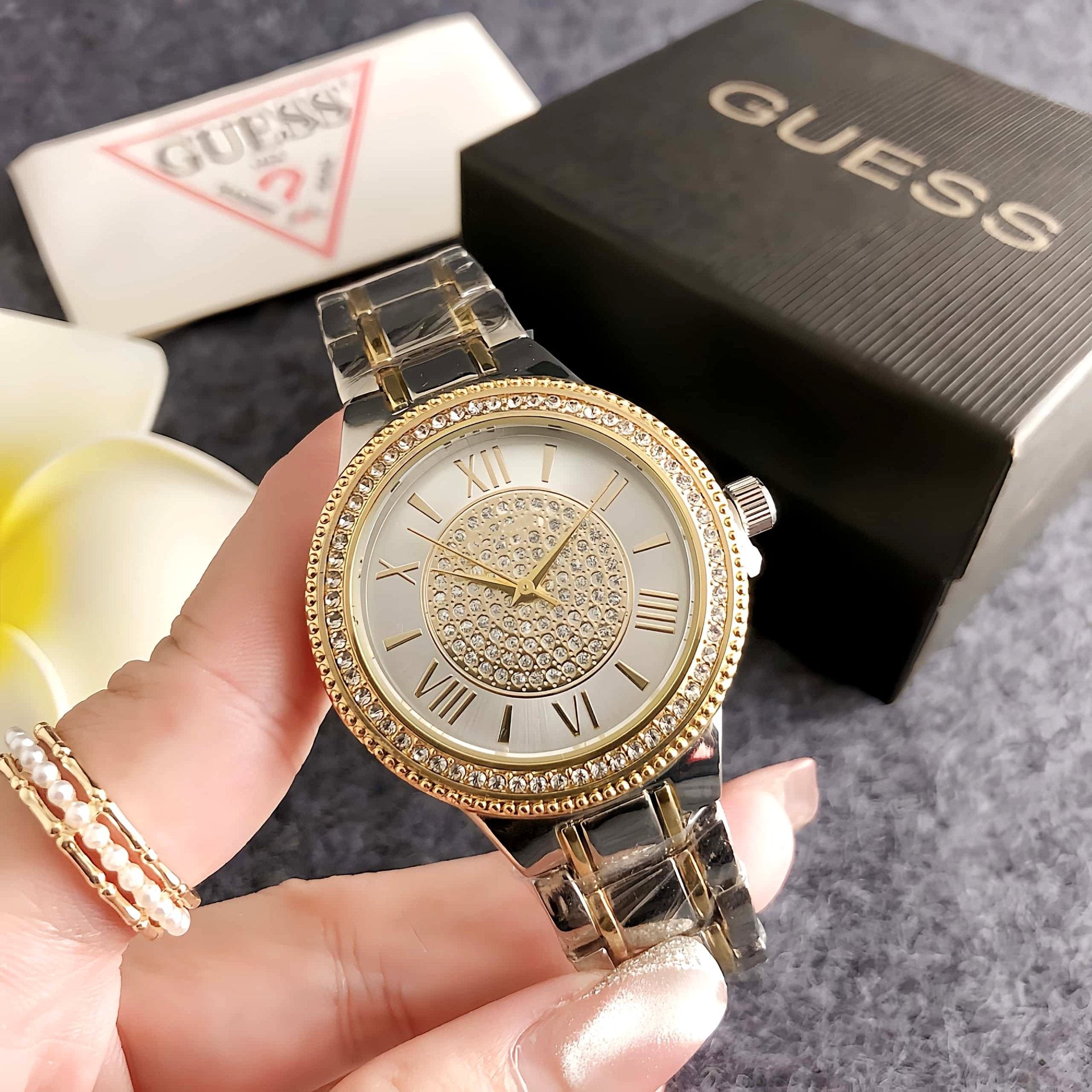 Montre élégante et sophistiquée avec un grand cadran Une pièce d'art de niche pour les femmes