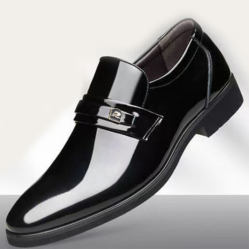 Robe Chaussures en cuir avec un miroir comme Slip sur le design