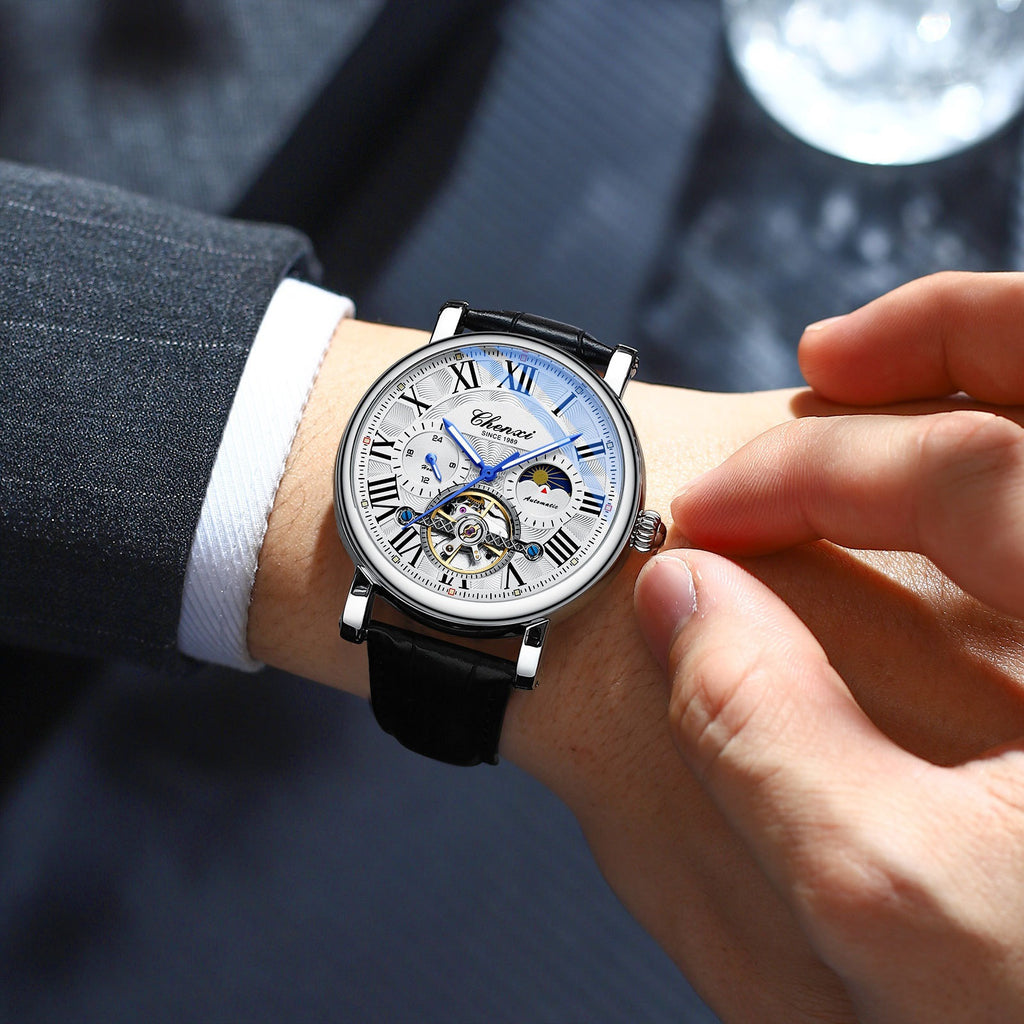 Montre mécanique haute de gamme pour hommes à volant à volant lumineux