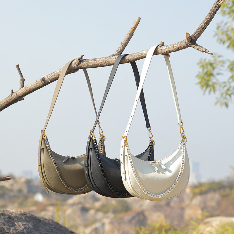 Sac d'épaule à la mode avec une chaîne de luxe adaptée à l'usure du corps