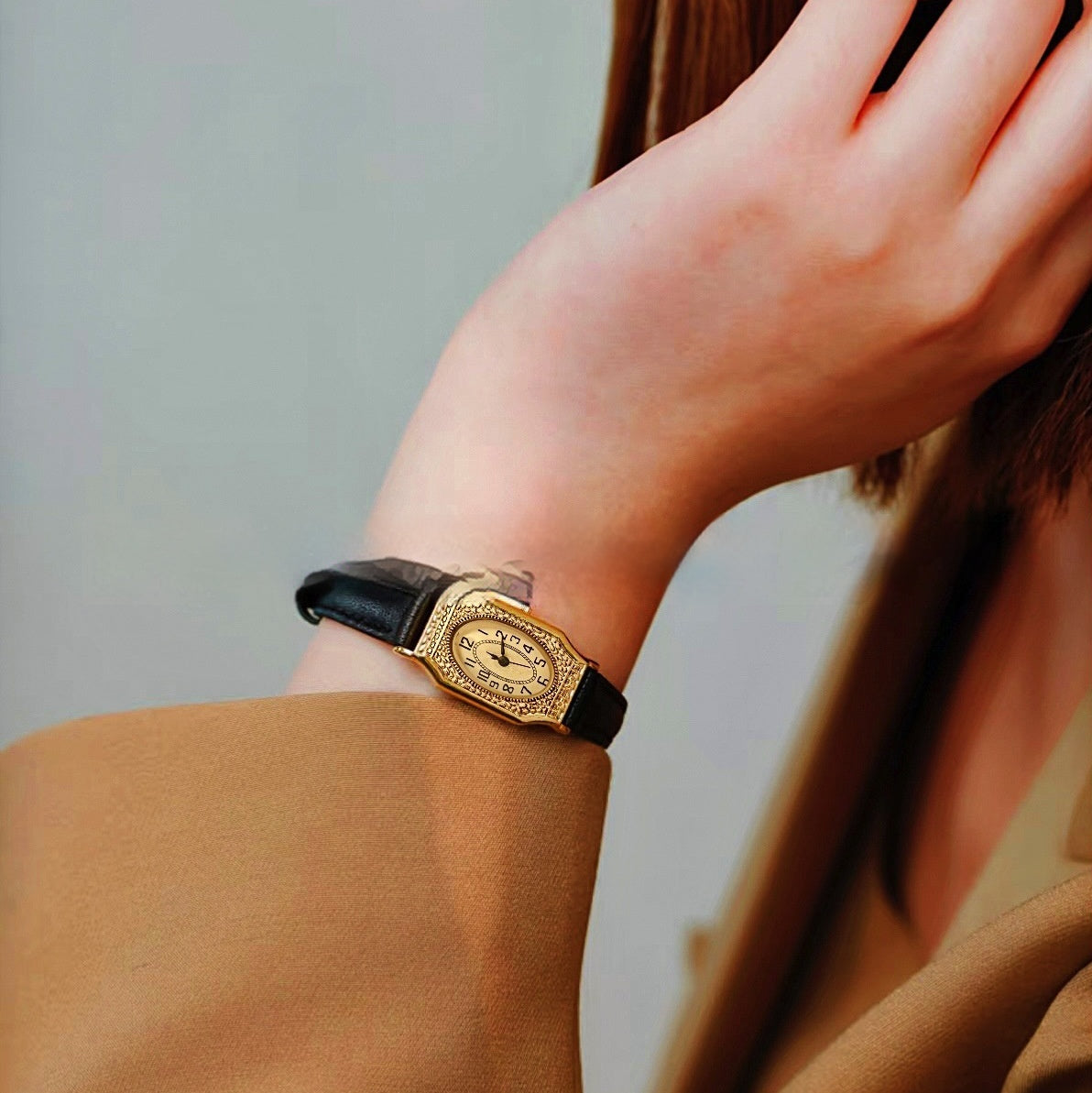 Montre vintage de luxe sculptée pour les femmes