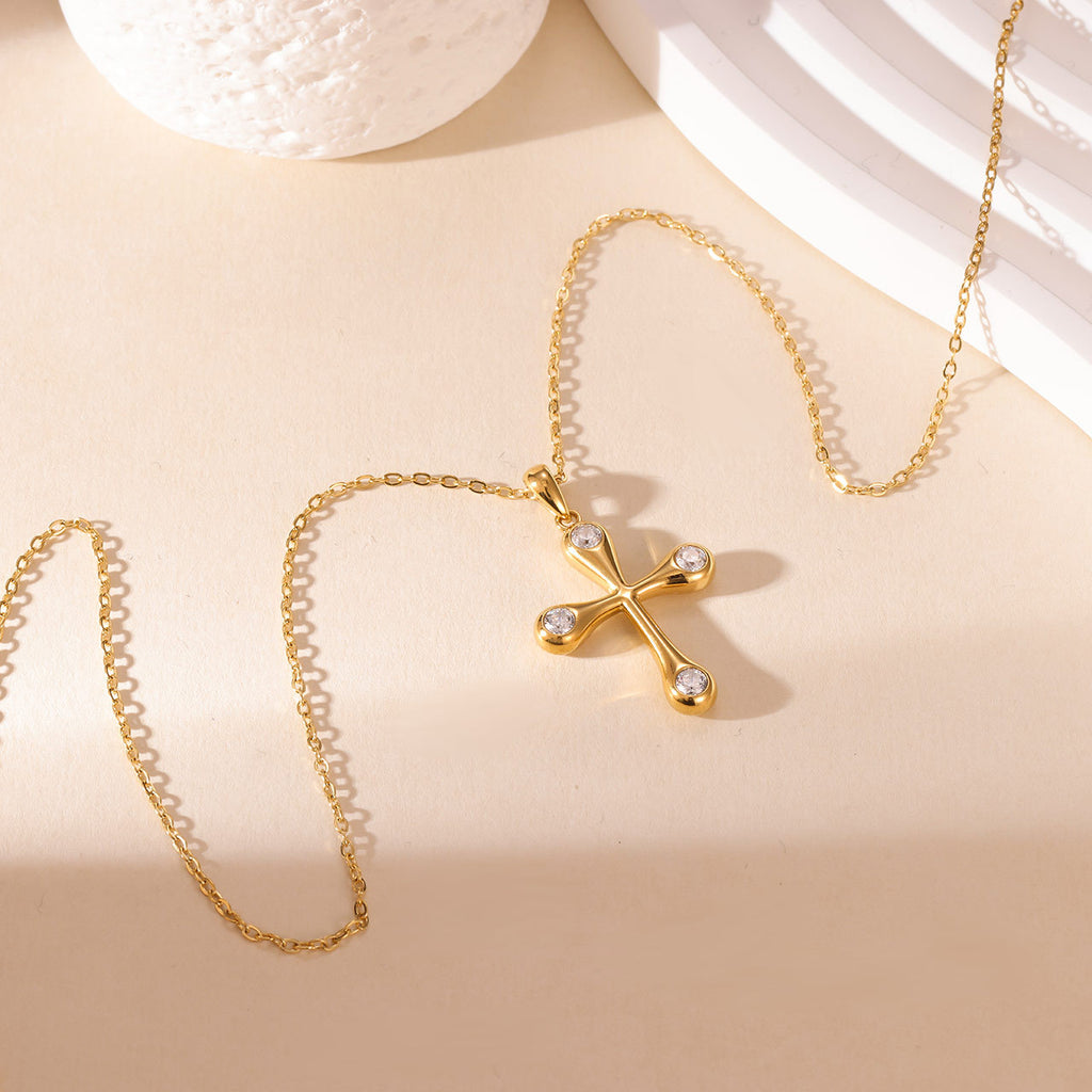 Collier Cross pour femmes sophistiquées polyvalentes et subtilement luxueuses