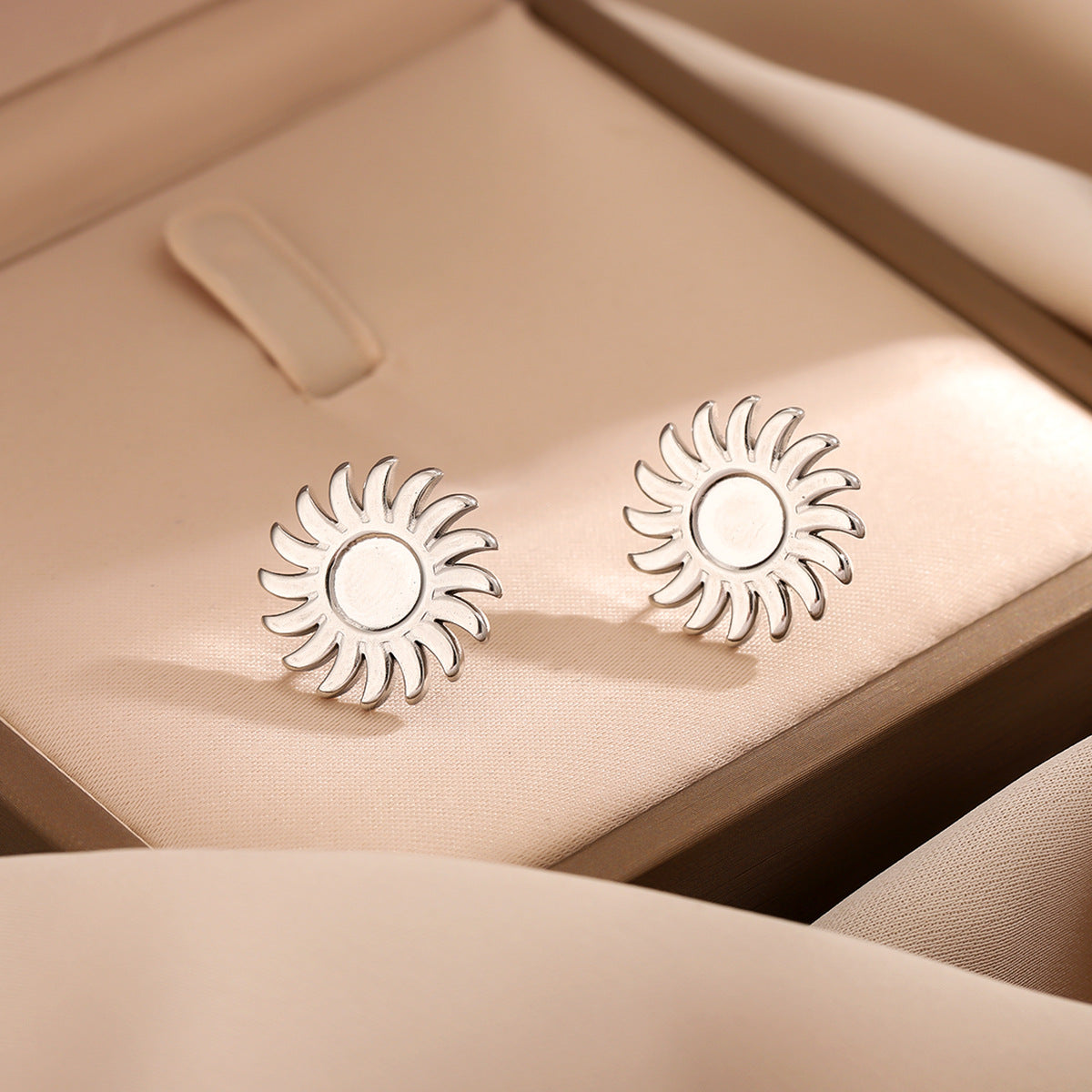 Boucles d'oreilles de mode créative simple Sunflower Acier inoxydable Boucle d'oreille Tempérament exagérée