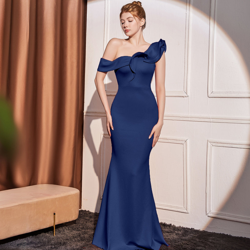 Robe longue minceur haut de gamme à épaule inclinée