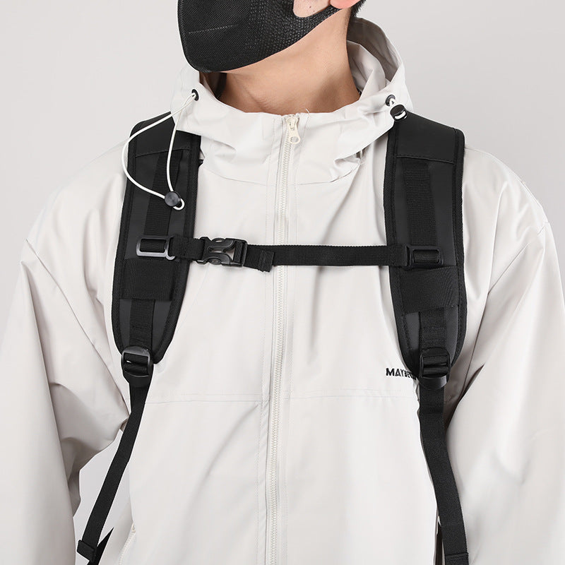 Le sac à dos extérieur de style Box présente une ouverture large