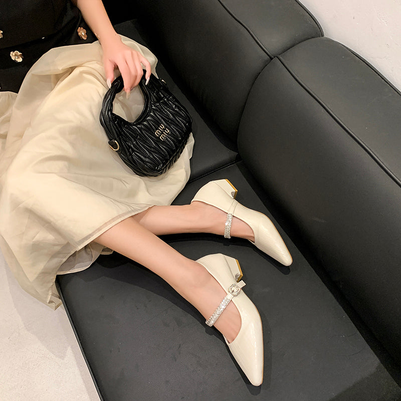 Les talons hauts pointus de fée française