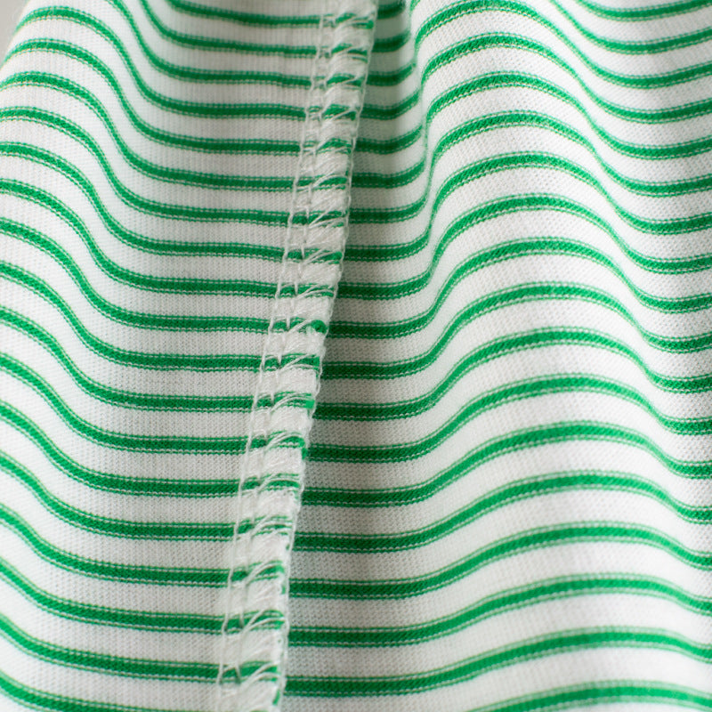 Vêtements de bébé rayés