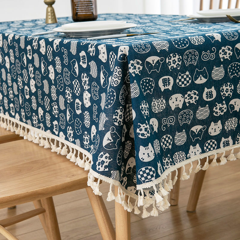 Peintre à huile rétro utilisant une nappe carrée