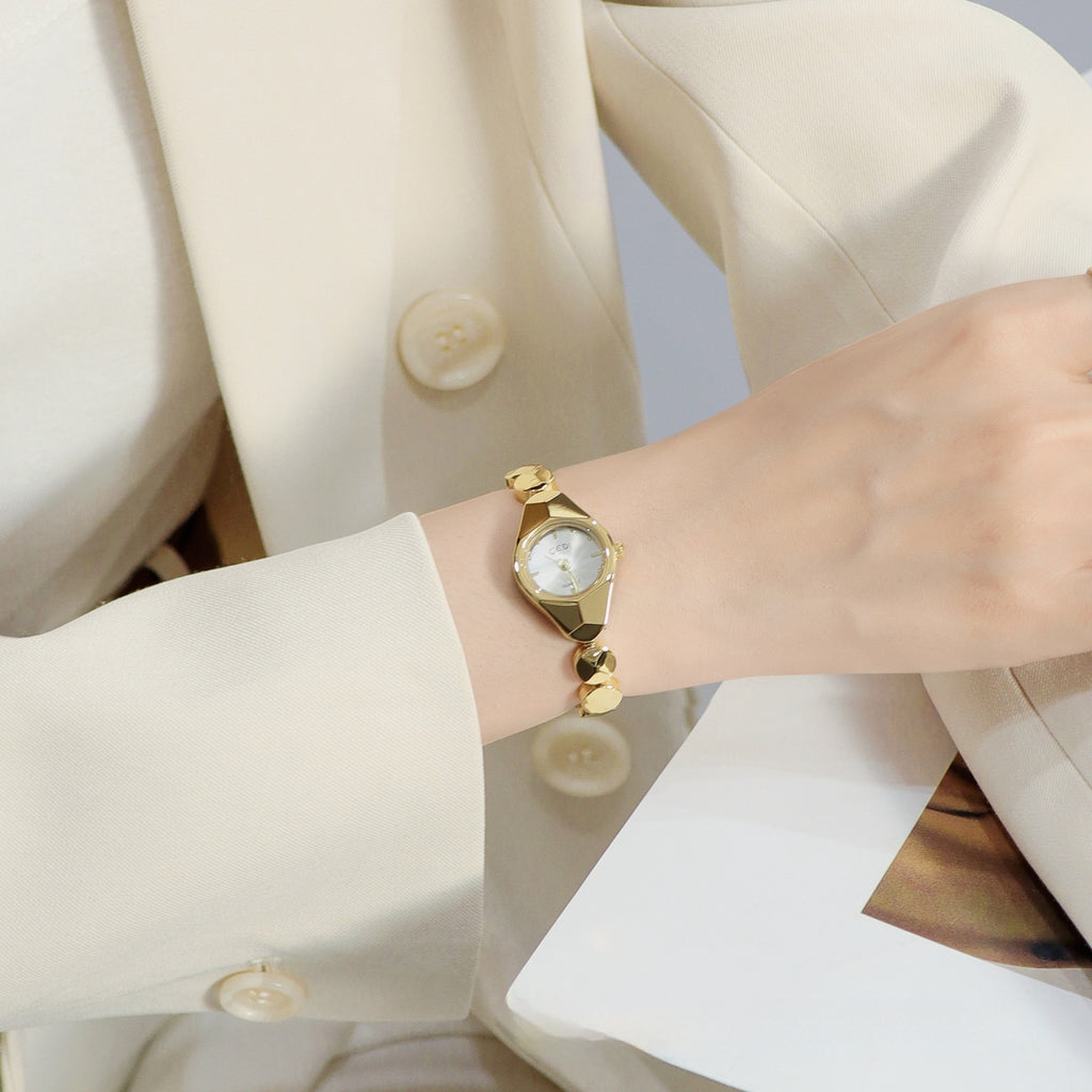 Montre en alliage femme élégante et minimaliste