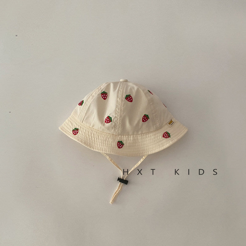 Chapeau de soleil en dentelle à motifs fraises