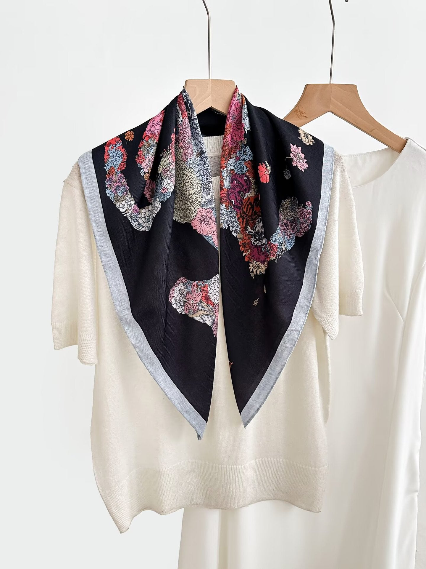 Femmes 70cm carré écharpe Vieux cou écharpe Collier chaud