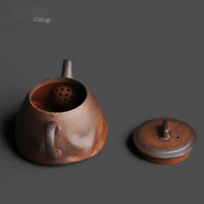 Petit théière à la main en pierre minérale et céramique