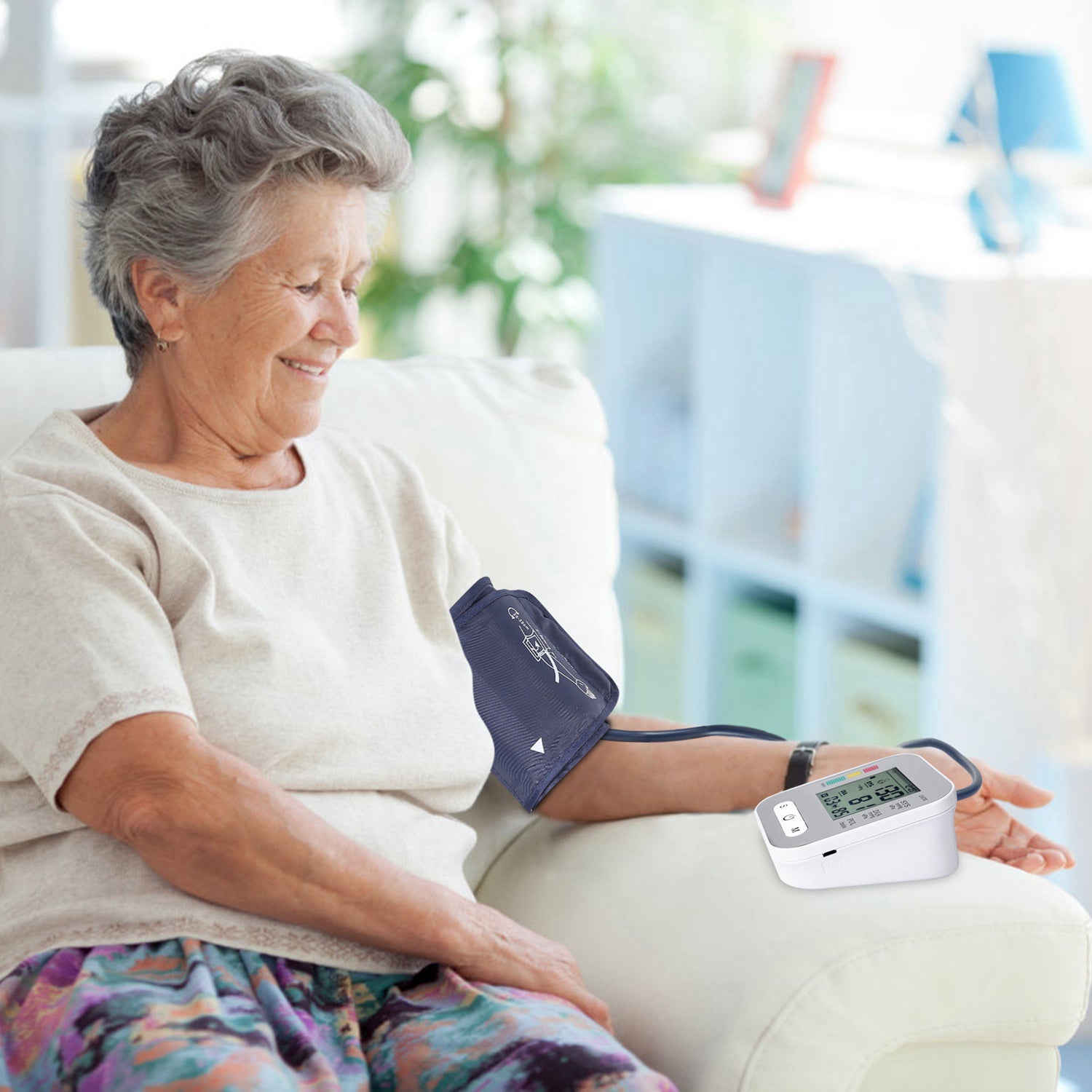 1Pc Digital Arm Blood Pressure Monitor LCD Digital Heart Beat BP Test de santé avec Vo