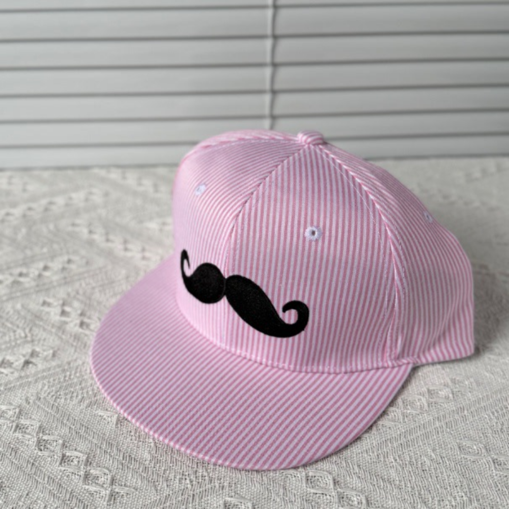 Été hommes et femmes matching fine bande Mustache mignon lettre décorée Brim Casual S