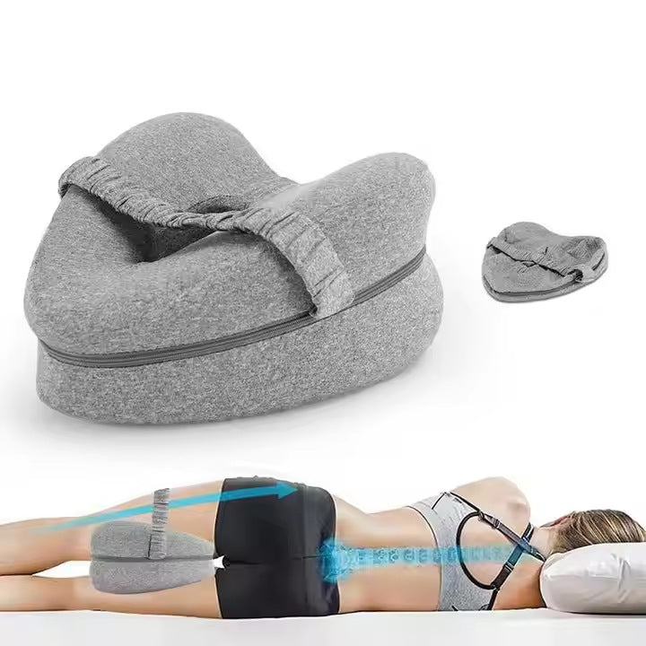Coeur façonné pour dormir dans le lit un oreiller de jambe