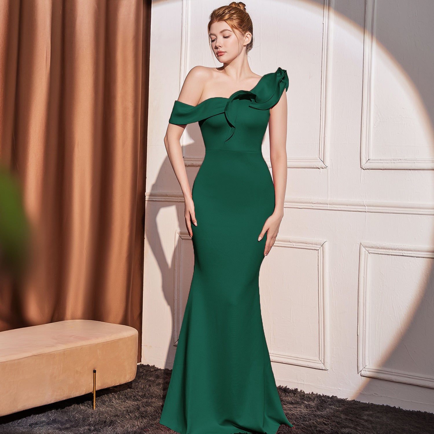 Robe longue minceur haut de gamme à épaule inclinée