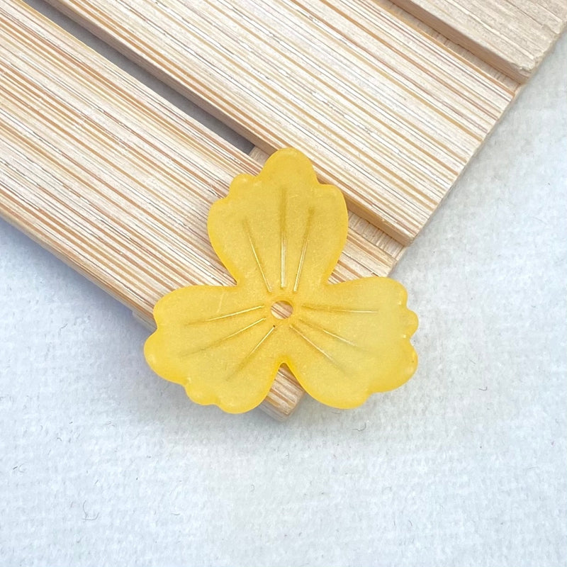 Perles de fleurs acryliques 3-Petal givrées
