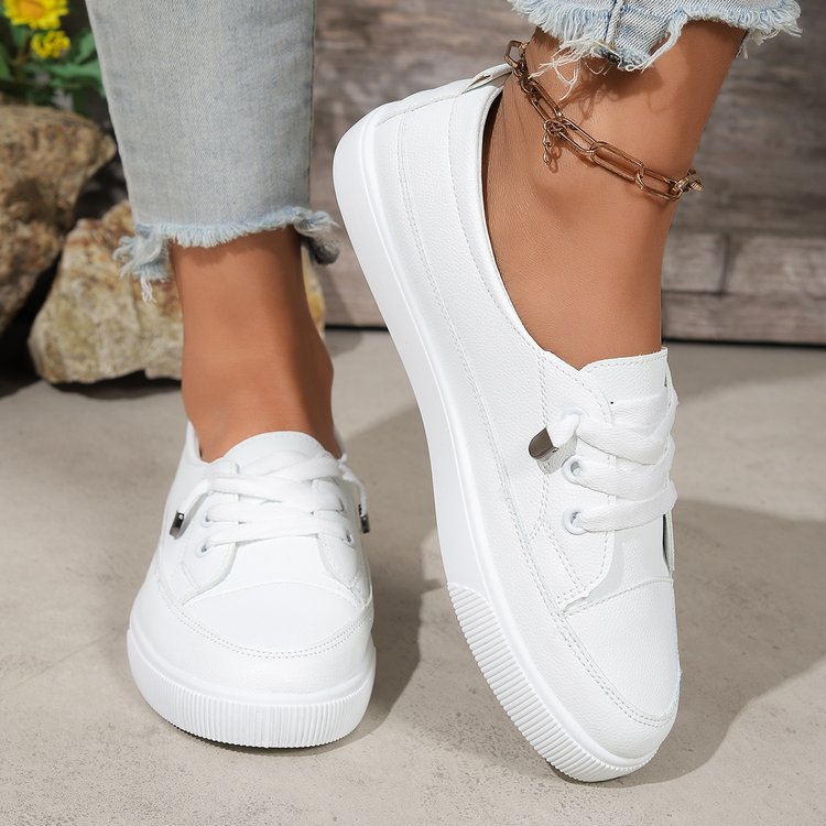 Petites chaussures blanches