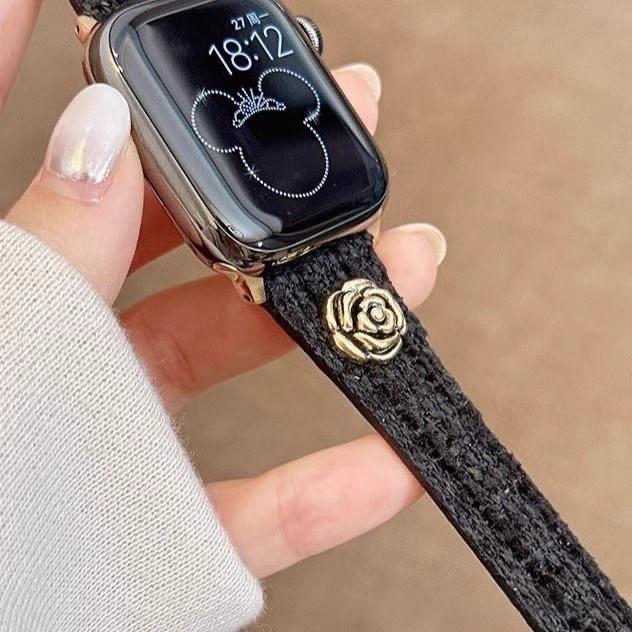 Bracelet en cuir de style Chanel avec une taille et un design ciselé