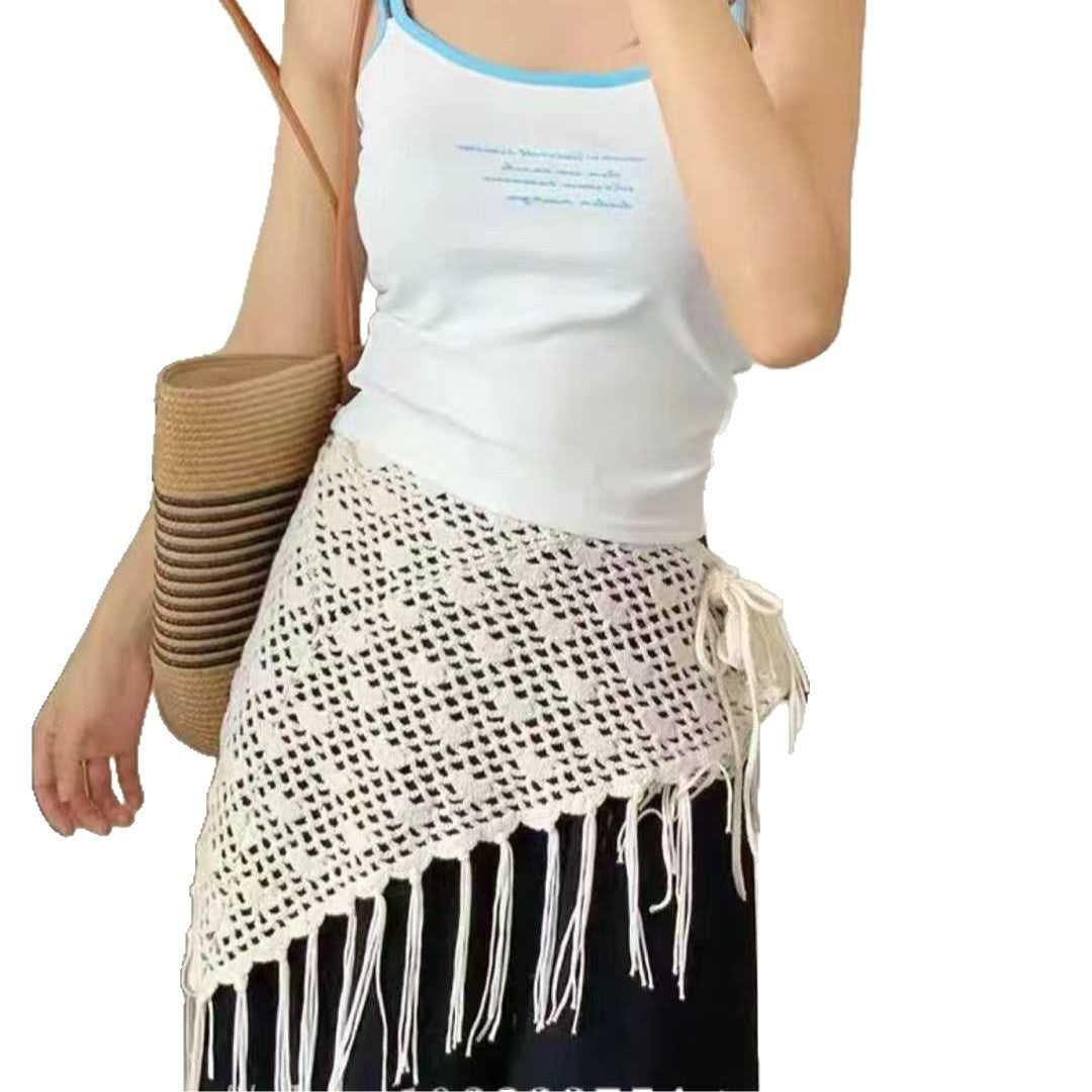 Flacon à bout coupé recouvert d'une écharpe de triangle tassés comme décoration