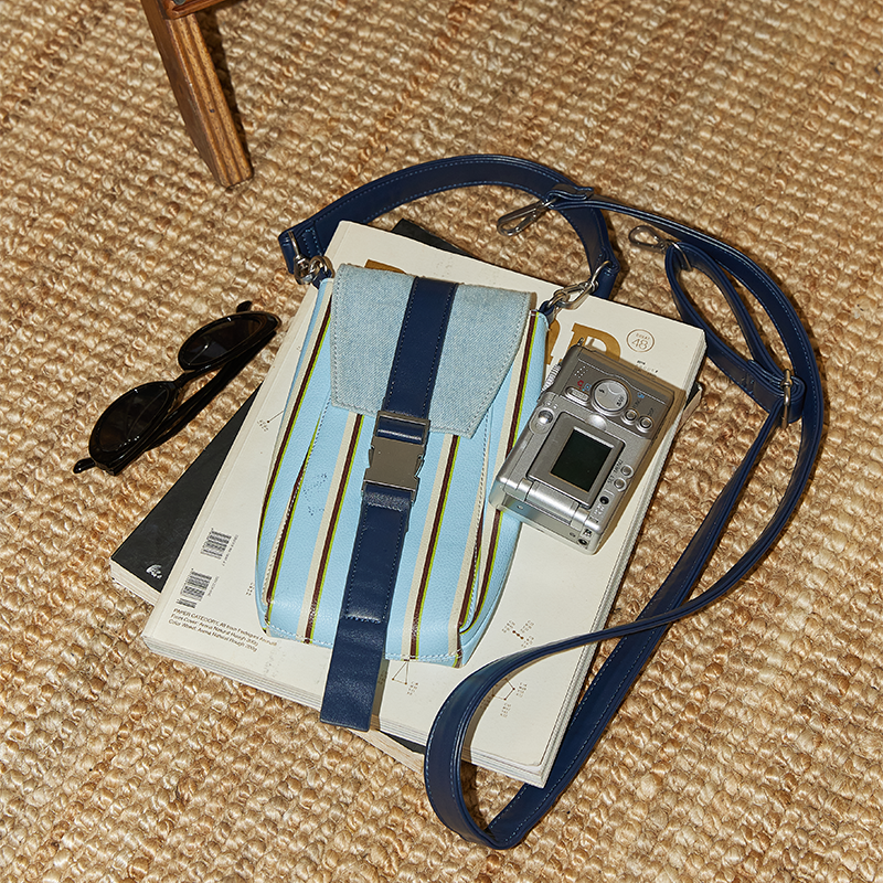 Sac de téléphone rayé