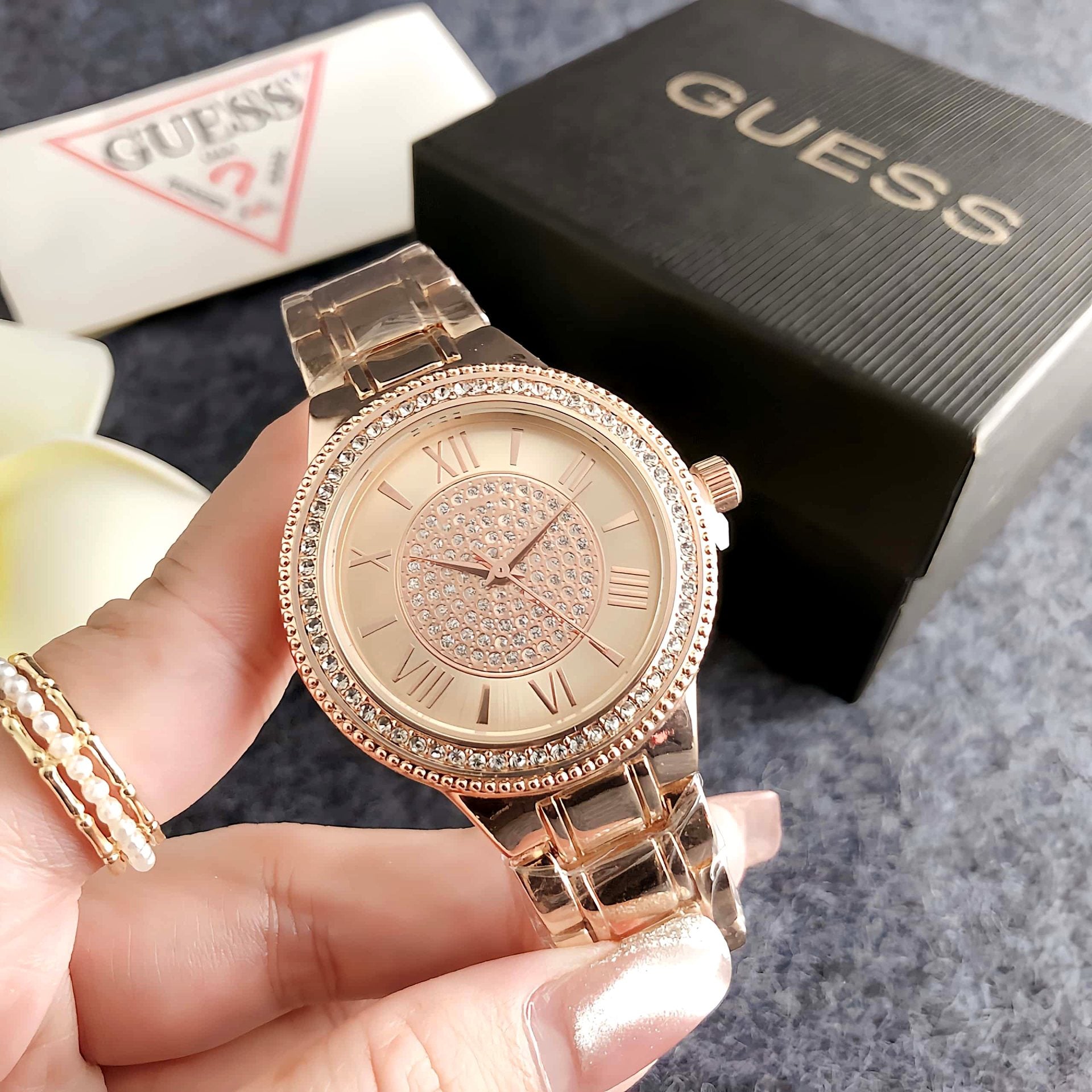 Montre élégante et sophistiquée avec un grand cadran Une pièce d'art de niche pour les femmes