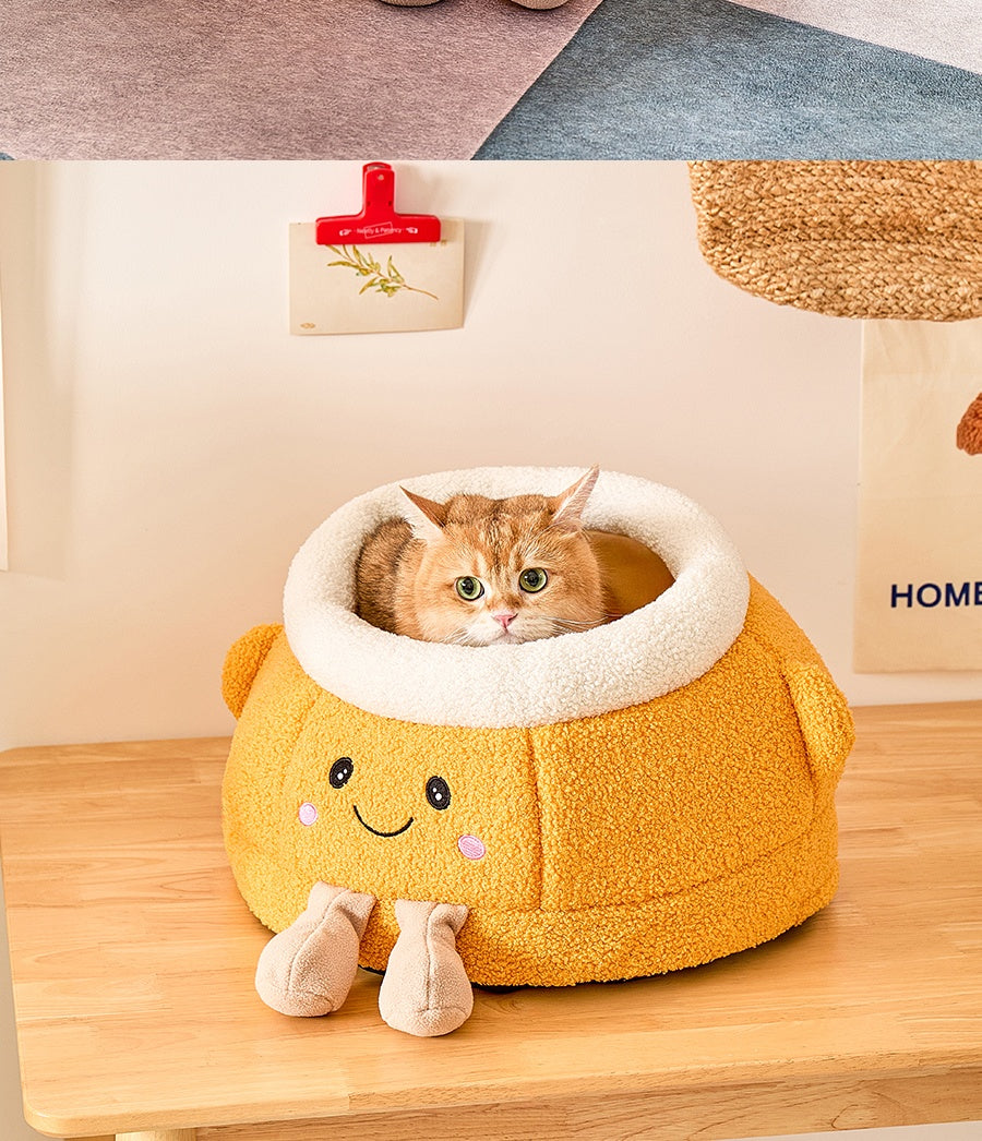 Lit de chat avec sourire orange
